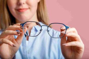 What Are Some Good Features To Have In Eyeglass Lenses?